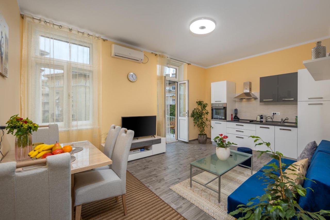 Riviere Luxury Apartment Рийека Екстериор снимка